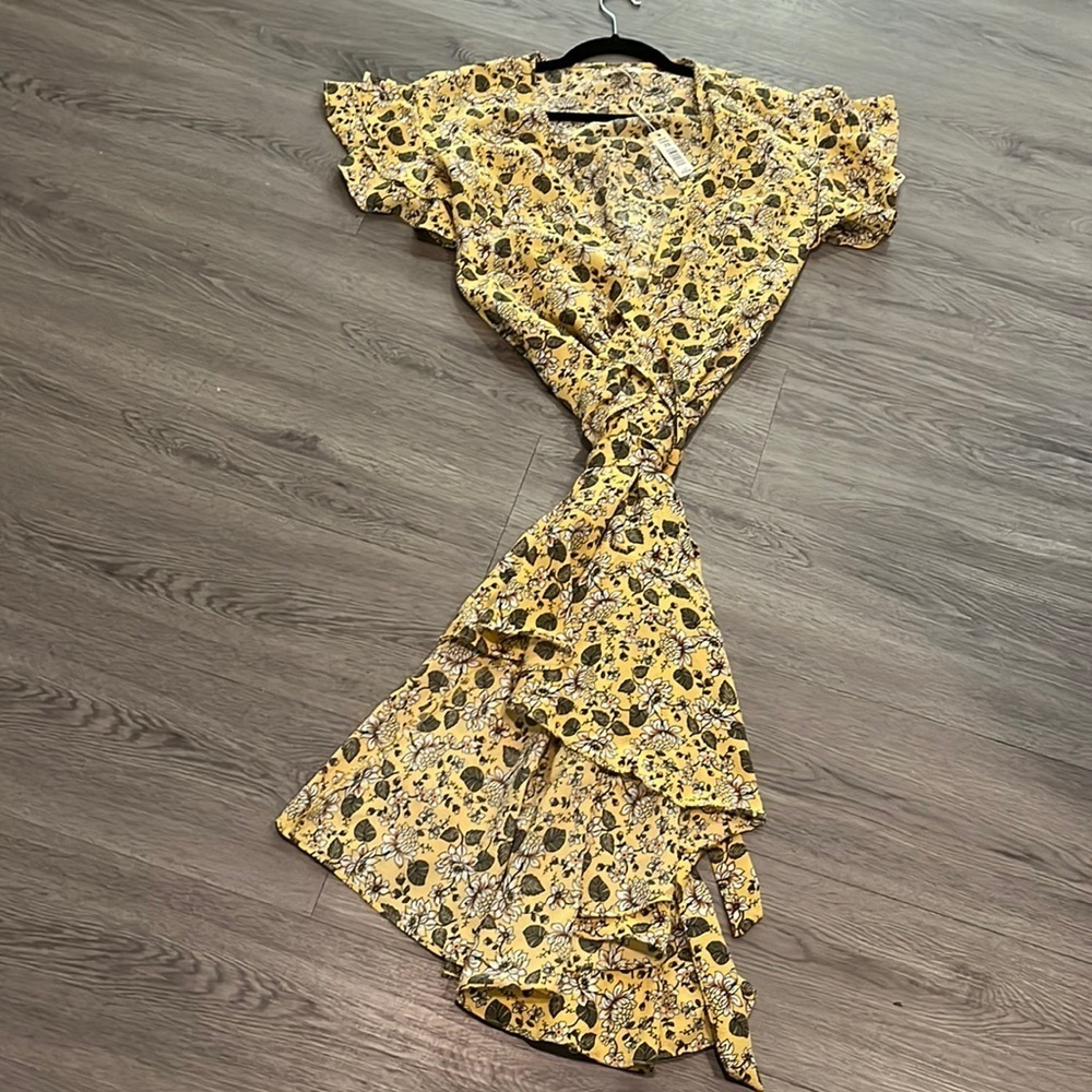 Max Studio ruffle sleeve XS wrap dress🎉